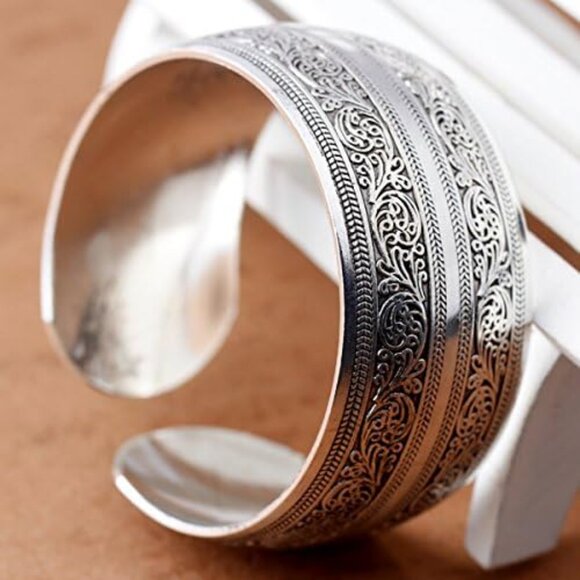 Stylish Tibetan Silver Carved Floral Cuff - Perfect for Festivals & Weddings - Picture 5 of 8